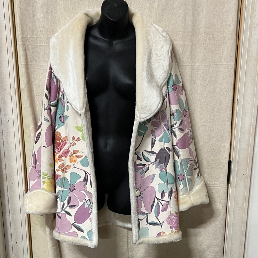 Pura Vida Floral Women's Jacket with Faux Fur Trim